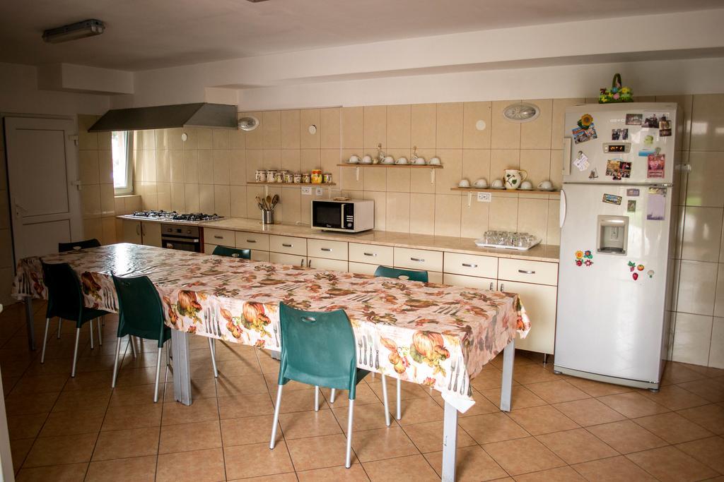 Pensiunea Bujorul Comana Exterior foto